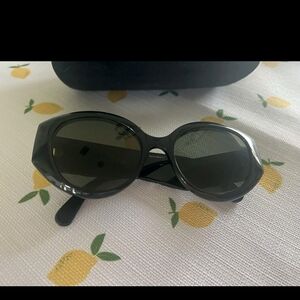 Chic Black Oval Sunglasses